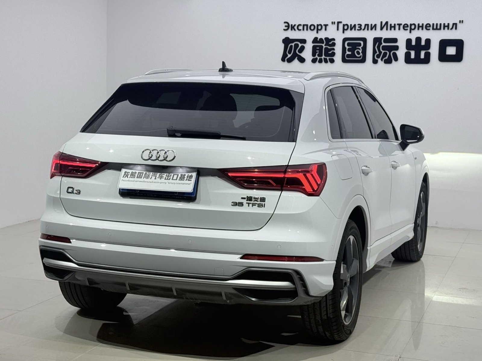 Audi Q3 view 6