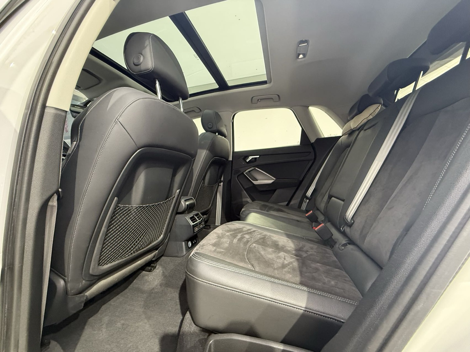 Audi Q3 view 8