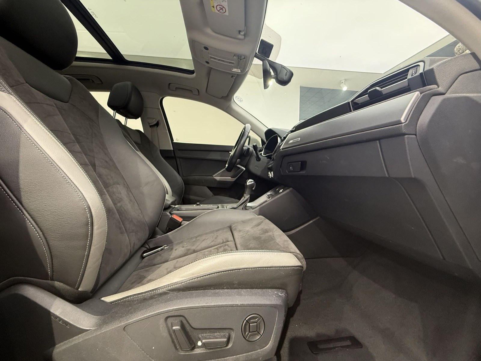 Audi Q3 view 9