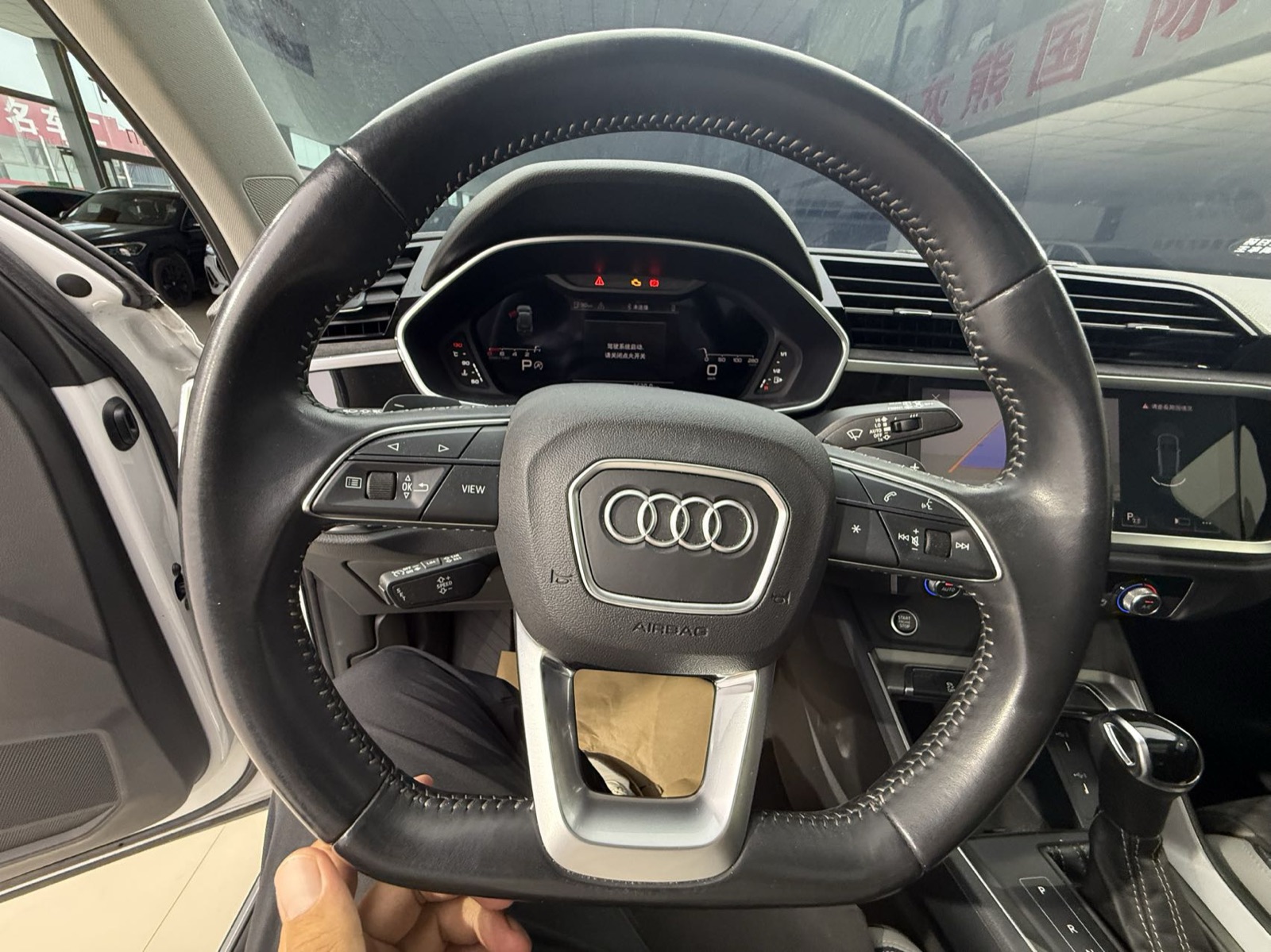 Audi Q3 view 11