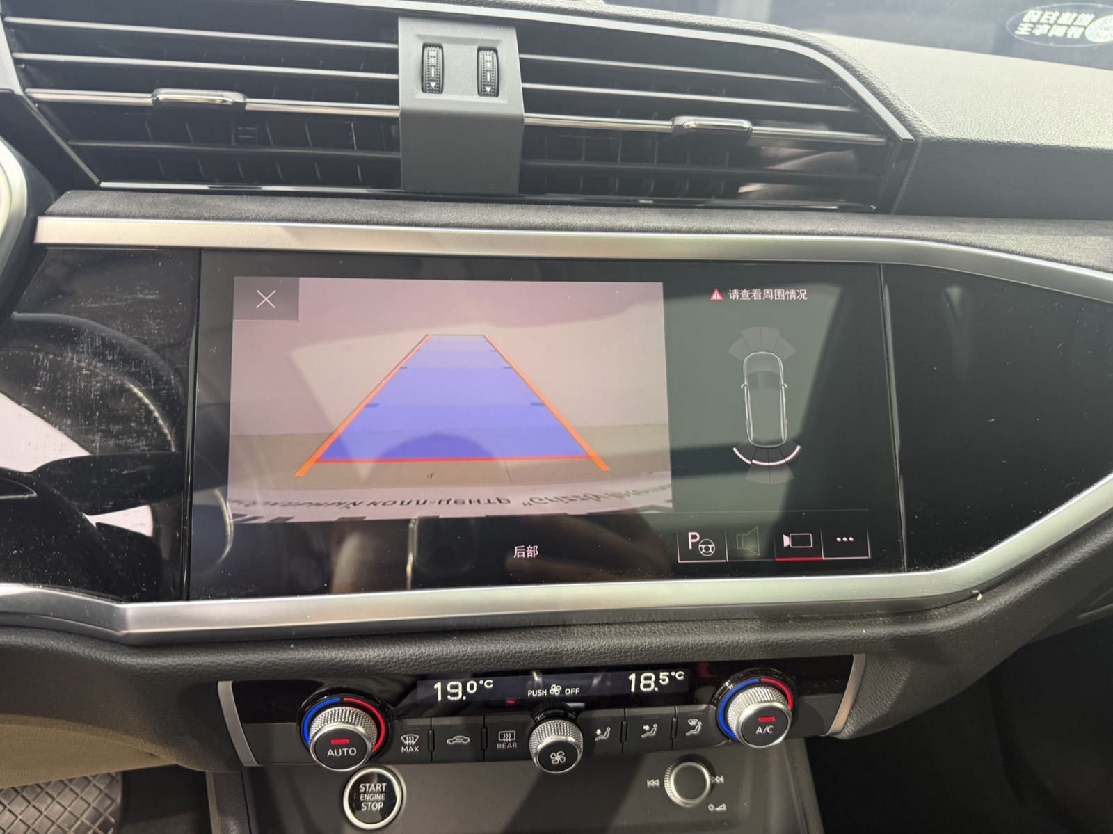 Audi Q3 view 12