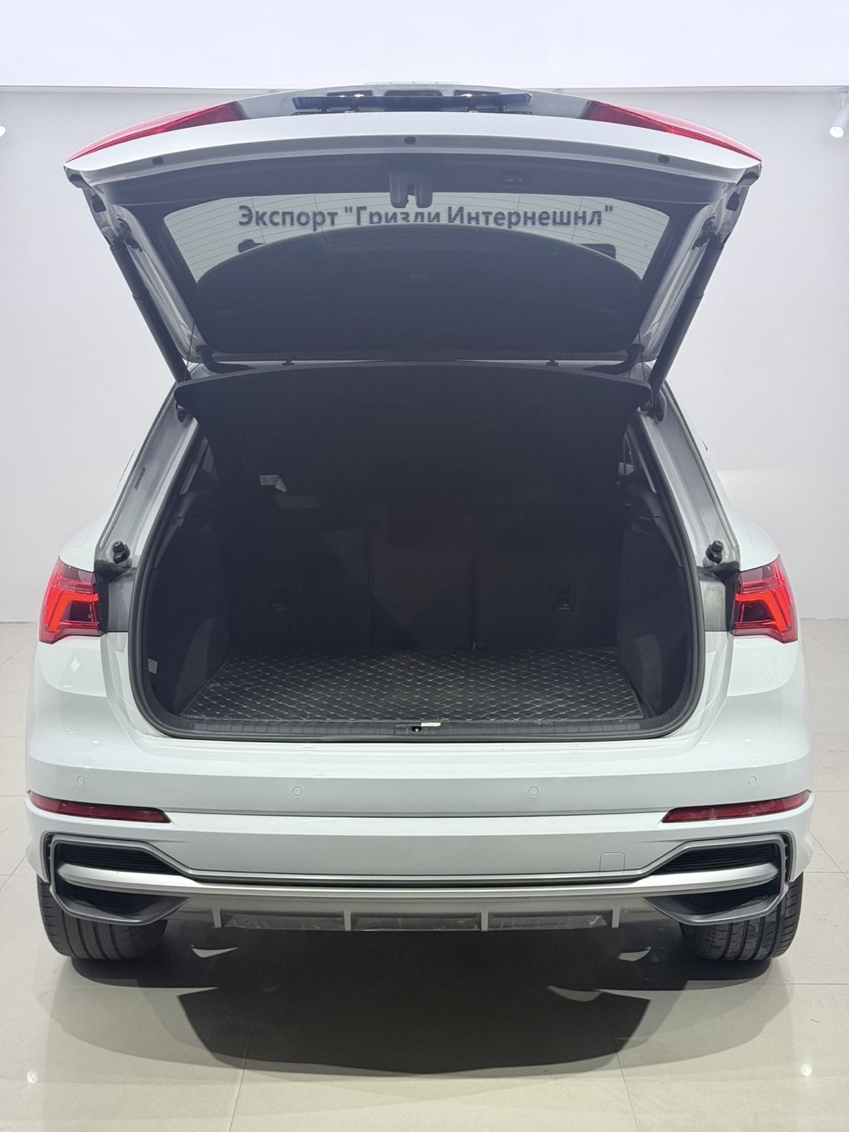 Audi Q3 view 15