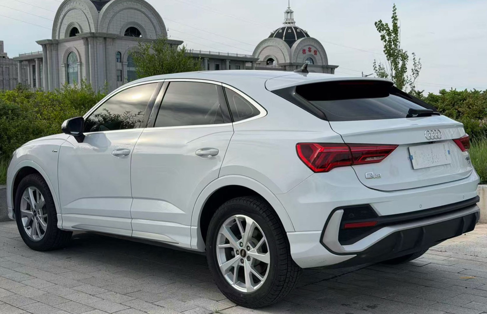 Audi Q3 Sportback view 4