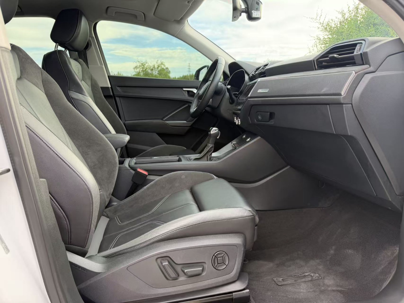 Audi Q3 Sportback view 8