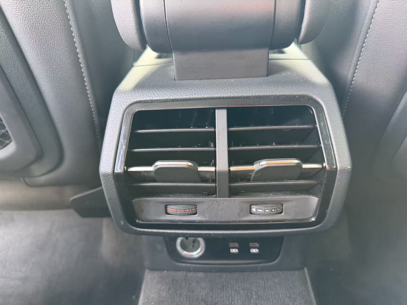 Audi Q3 Sportback view 12