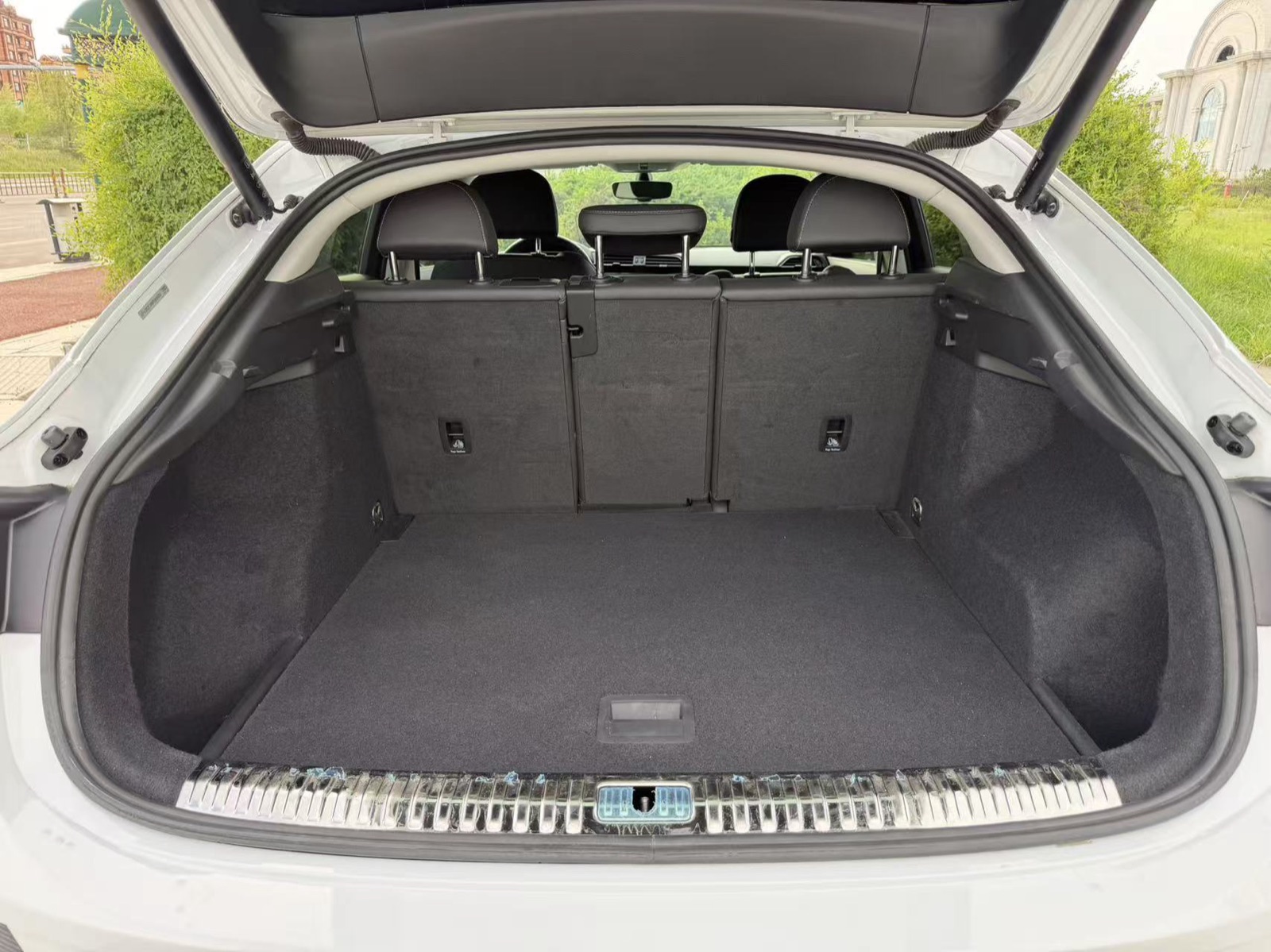 Audi Q3 Sportback view 15